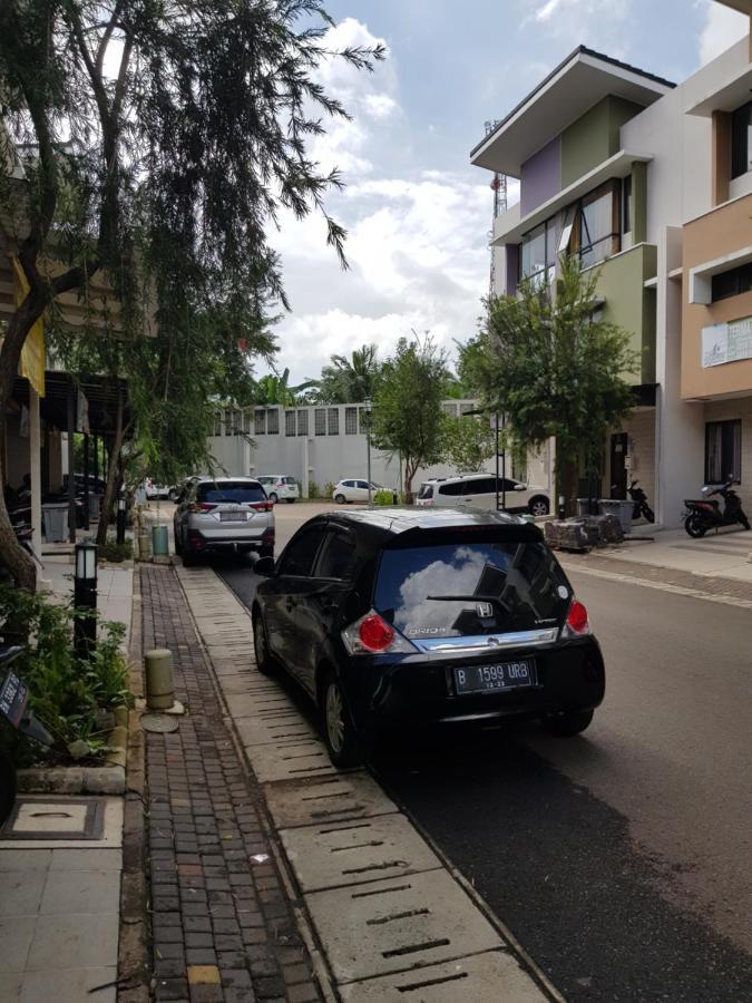 Aloha Guest House - 1 Male Only Tangerang Bagian luar foto