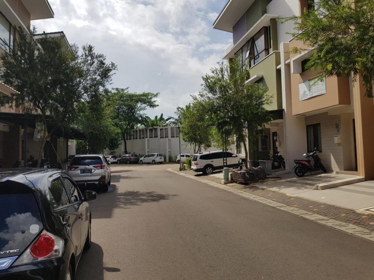 Aloha Guest House - 1 Male Only Tangerang Bagian luar foto